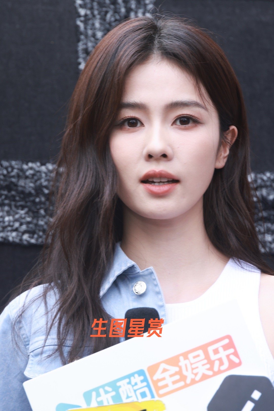 白鹿露肩牛仔套装亮相活动，夏日感满满的白梦妍又白又靓[给你小心心][送花花] |