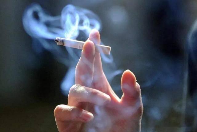 健康过暑假全民营养提升计划全民慢病健康科普计划 【7 个加速毁腰的行为，你有吗？