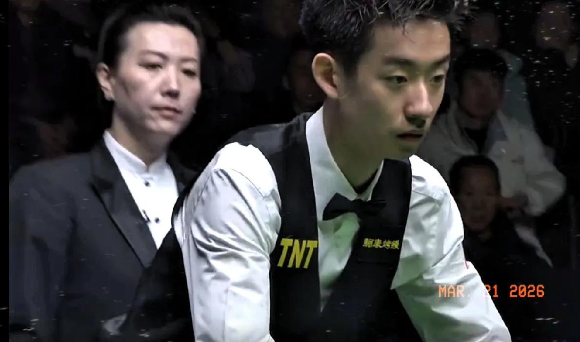 斯诺克玉山公开赛半决赛，吴宜泽挑战奥沙利文赛况快讯:
首局，火箭率先上手进攻拿2