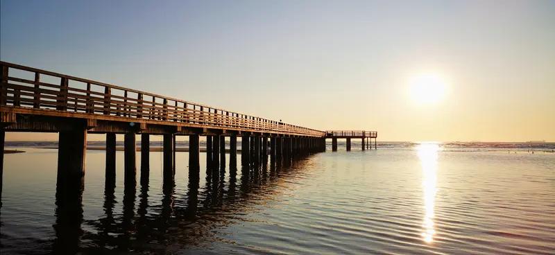 签完45亿大单仅27天！斯塔默对华翻脸，制裁39家中企，外交部反击
在国际政治的