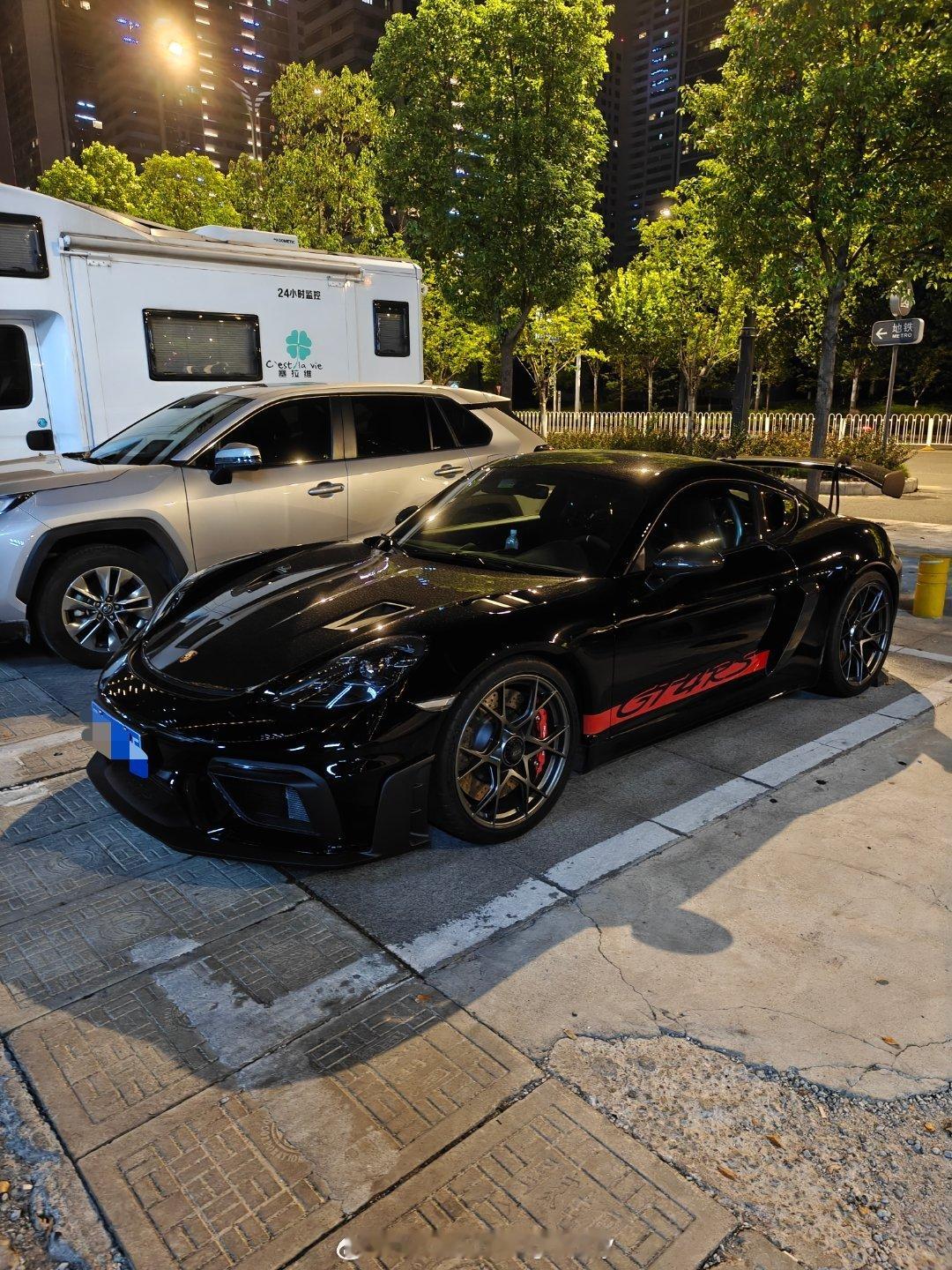 这颜色的gt4rs可以，在这里停几天了  ​​​