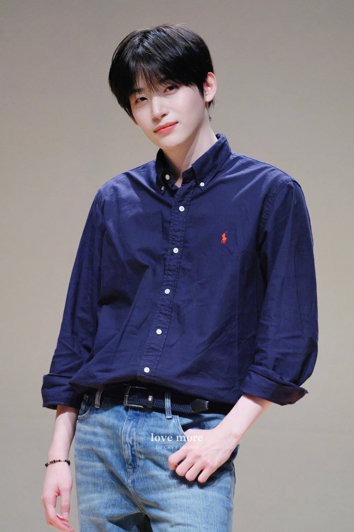 怎么穿深蓝衬衫也这么清纯🌊260605©️lovemore_jm 