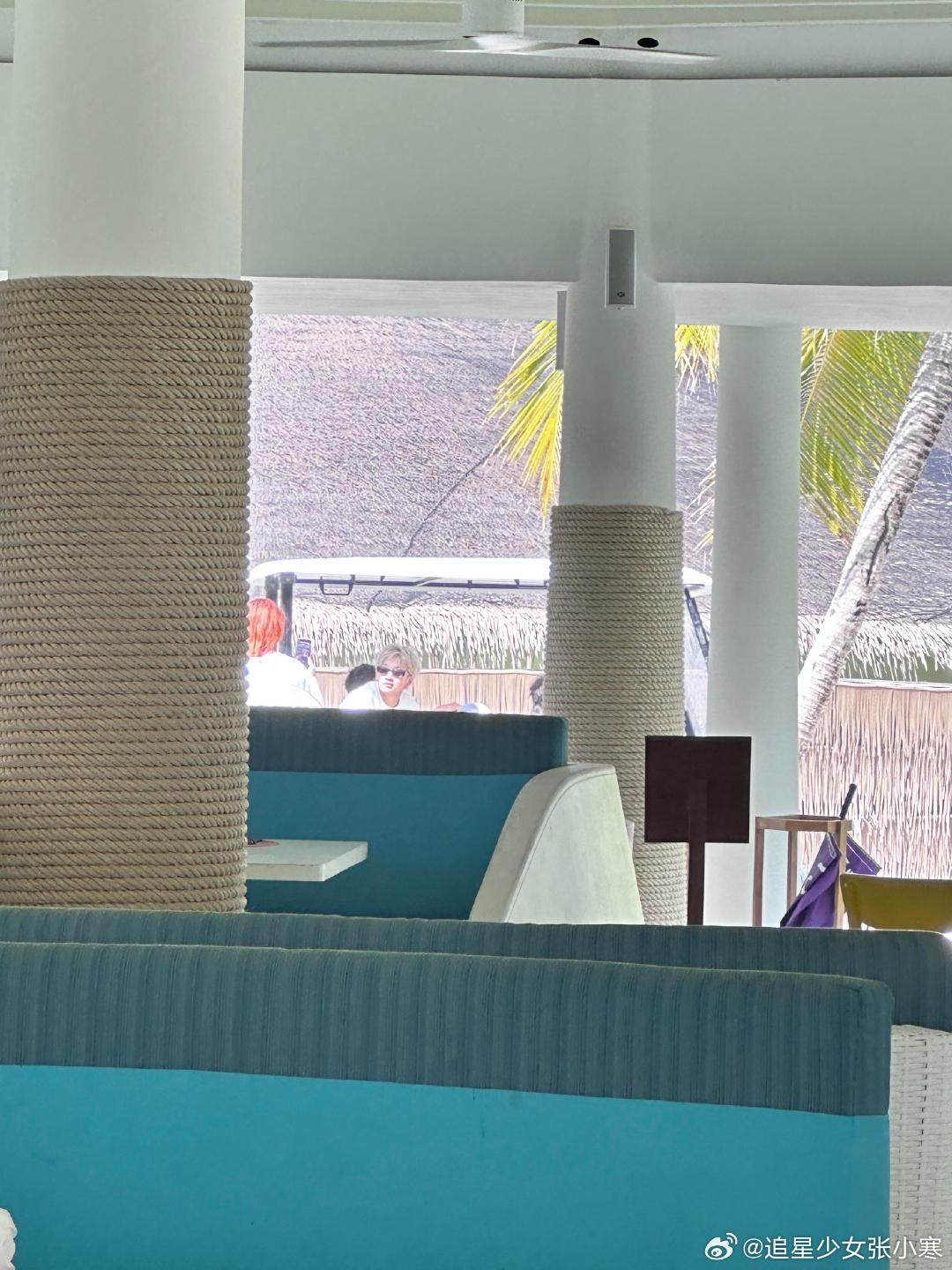 马尔代夫偶遇邹市明冉莹颖一家网友马尔代夫偶遇邹市明冉莹颖一家马尔代夫偶遇邹市明冉