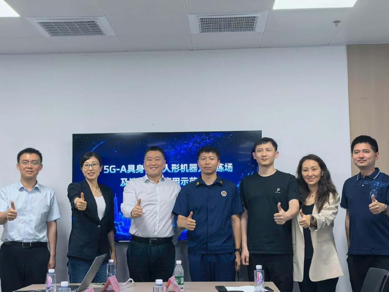 参加苏州5G-A具身智能人形机器人训练场及消防救援应用示范发布。当下具身智能行业