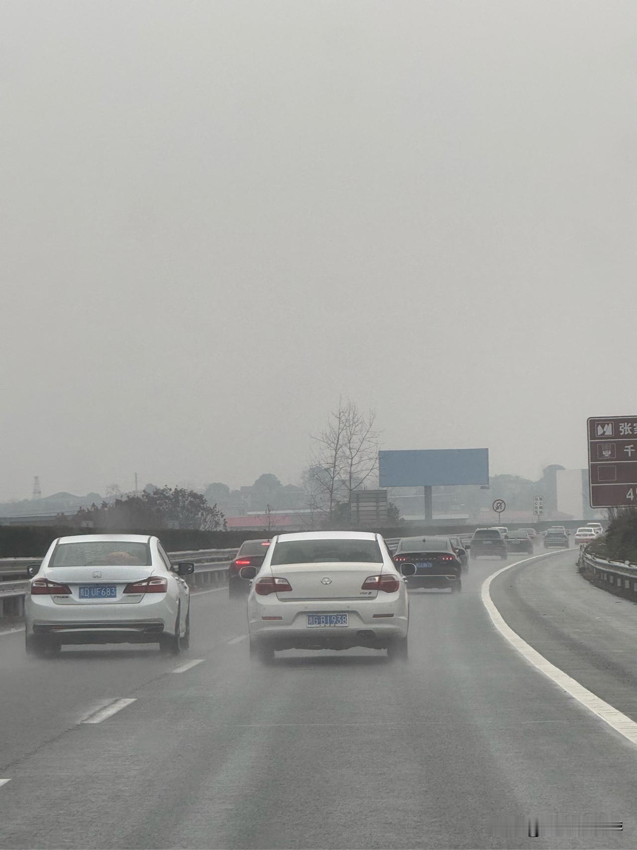 明天就是大年初五了，大部分高端人已经返程回到了工作岗位。只有一些打工仔和边角料还