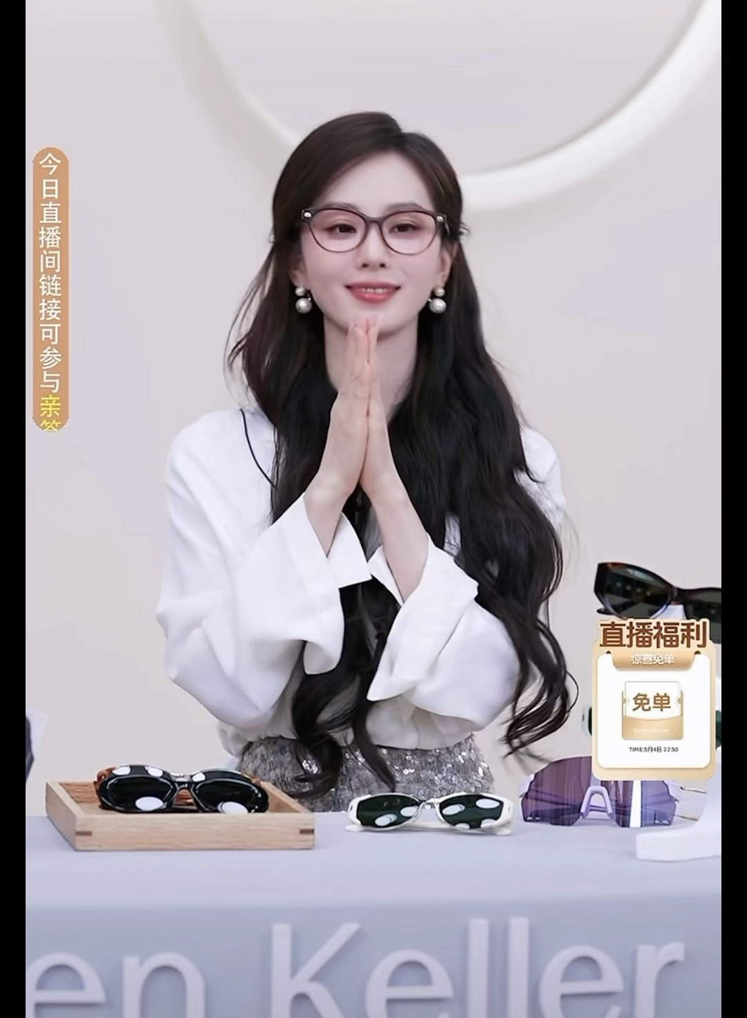 刘诗诗今日品牌直播截图，高智御姐感满满！！