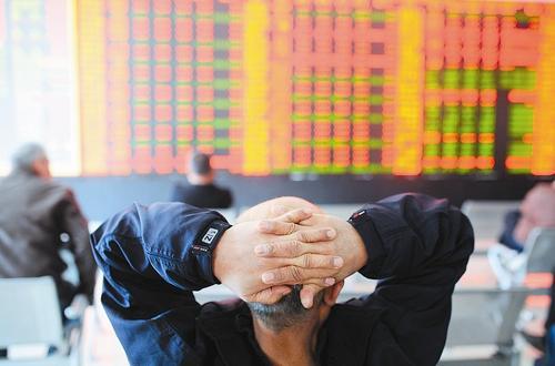 A 股直接跌破 3800 点，账户从红翻绿的滋味，真的太煎熬了！喊了大半年的牛市