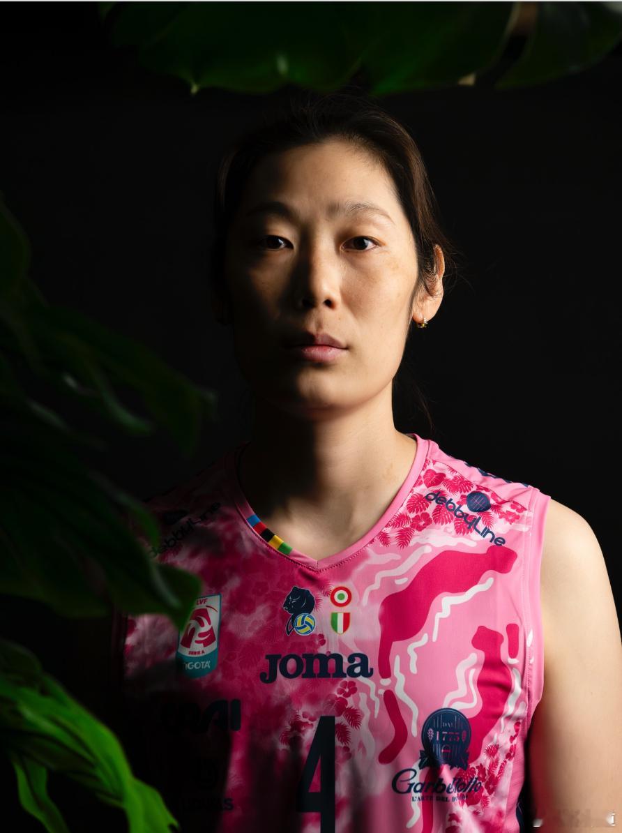 国际排坛动态朱婷朱婷回来了！ 科内利亚诺官方：朱婷将于今日飞回中国，代表河南双汇