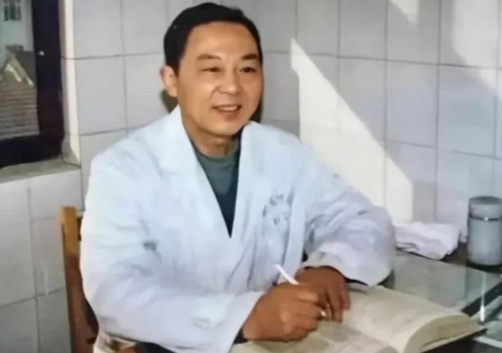 1970年，徐州一主任医生趁妻子不在，偷偷服用了4克毒性极强的曼陀罗花，你可能以