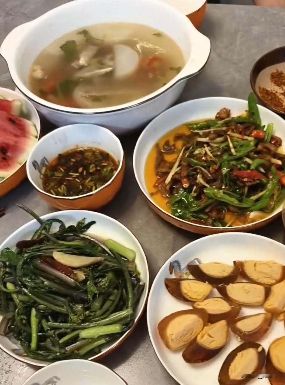 天太热，不知道吃什么，随便吃点。