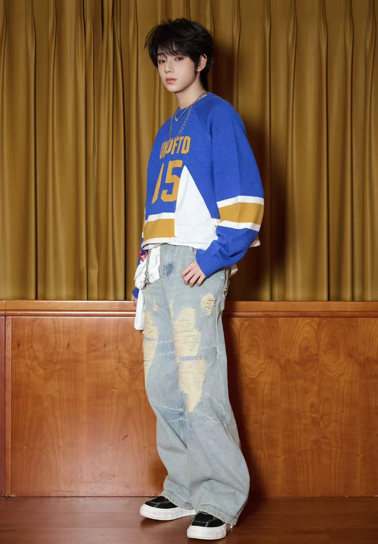 王橹杰王橹杰🩵王橹杰付彬言王橹杰川渝春晚舞台太亮眼！《适合不适合》首秀48小时