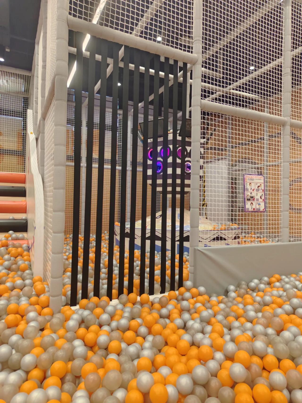 其实让房价涨起来也不难。
只要让大家相信，现在自己干的工作，这个收入，可以保持3