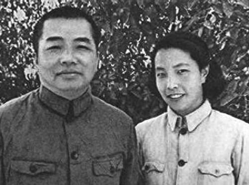 1951年11月的一天，浦安修在东北视察期间，顺便去朝鲜看望彭德怀。

1951