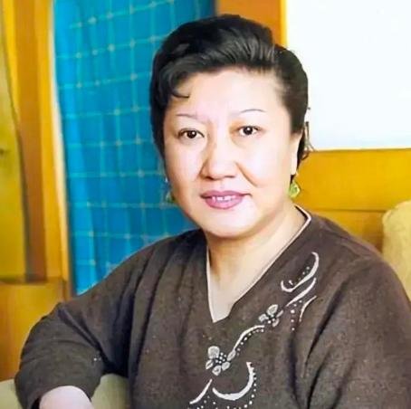 6岁猝死留下7套房和上亿存款，同居14年的男人却说：“我一分钱不要，全给她女儿。