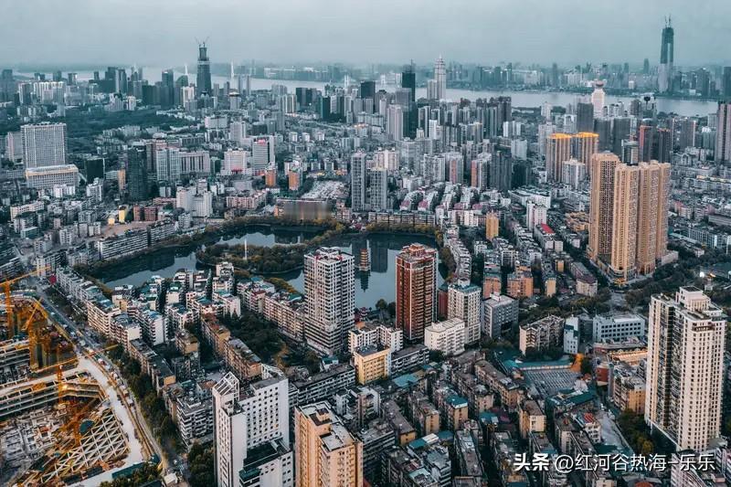 武汉楼市如果能遇到全国房价上涨的机会，武汉房价也肯定还会上涨的。
武汉楼市在20