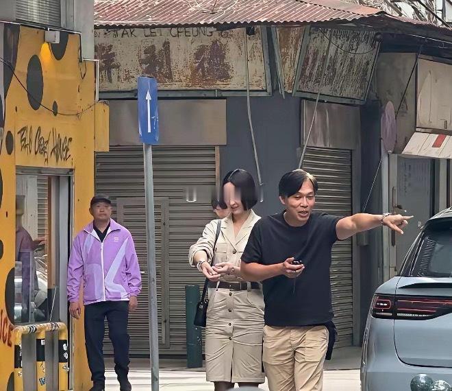 剧组也太不走心了，高海宁的裙子都皱成这样了也不熨熨， 