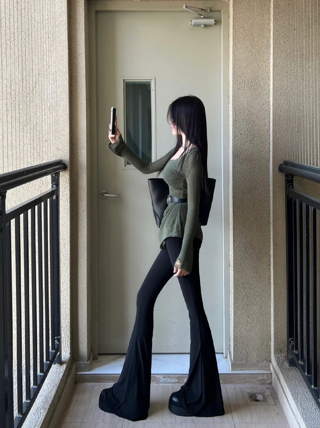 显瘦的很厉害的黑裤子！