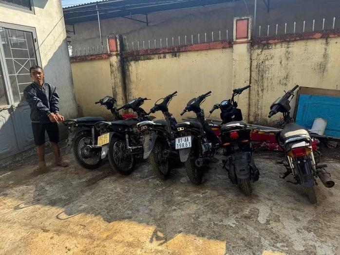 越南嘉莱警方抓获连环摩托车盗窃案案犯
4月2日，越南嘉莱省警察局表示，他们暂时拘