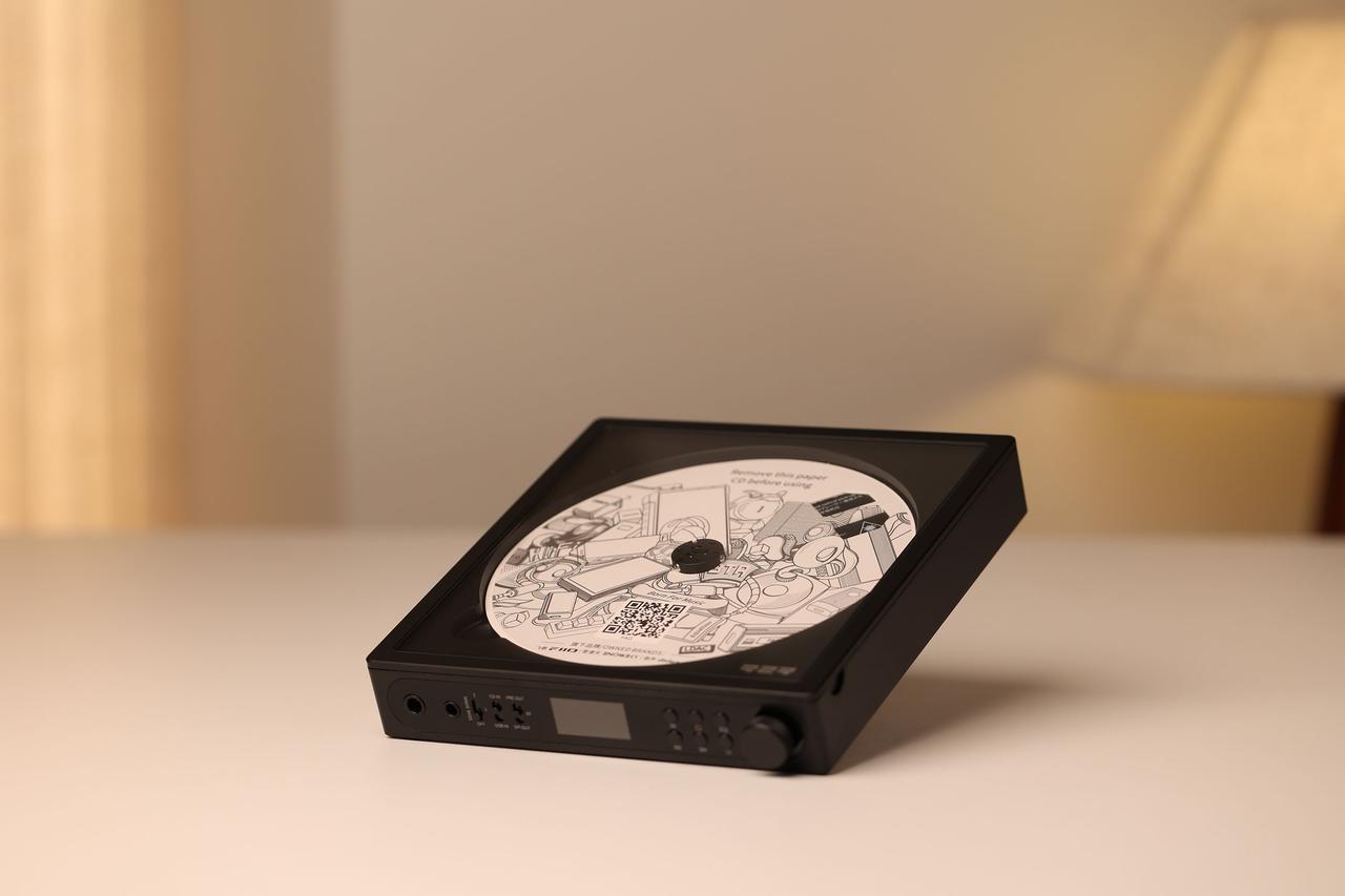 收到一个新鲜玩意儿，它不仅是CD机，还是Hi-Fi级USB声卡、蓝牙发射器以及U