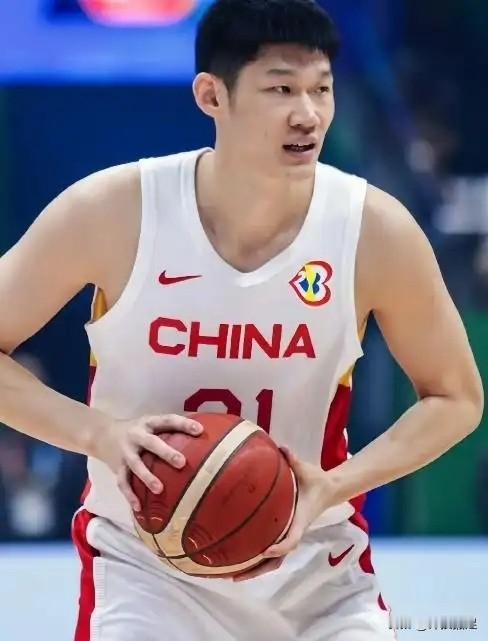 中国男篮今晚战胜日本，表现最出色的5位球员！
1.胡金秋
尽管上半场胡金秋被对方