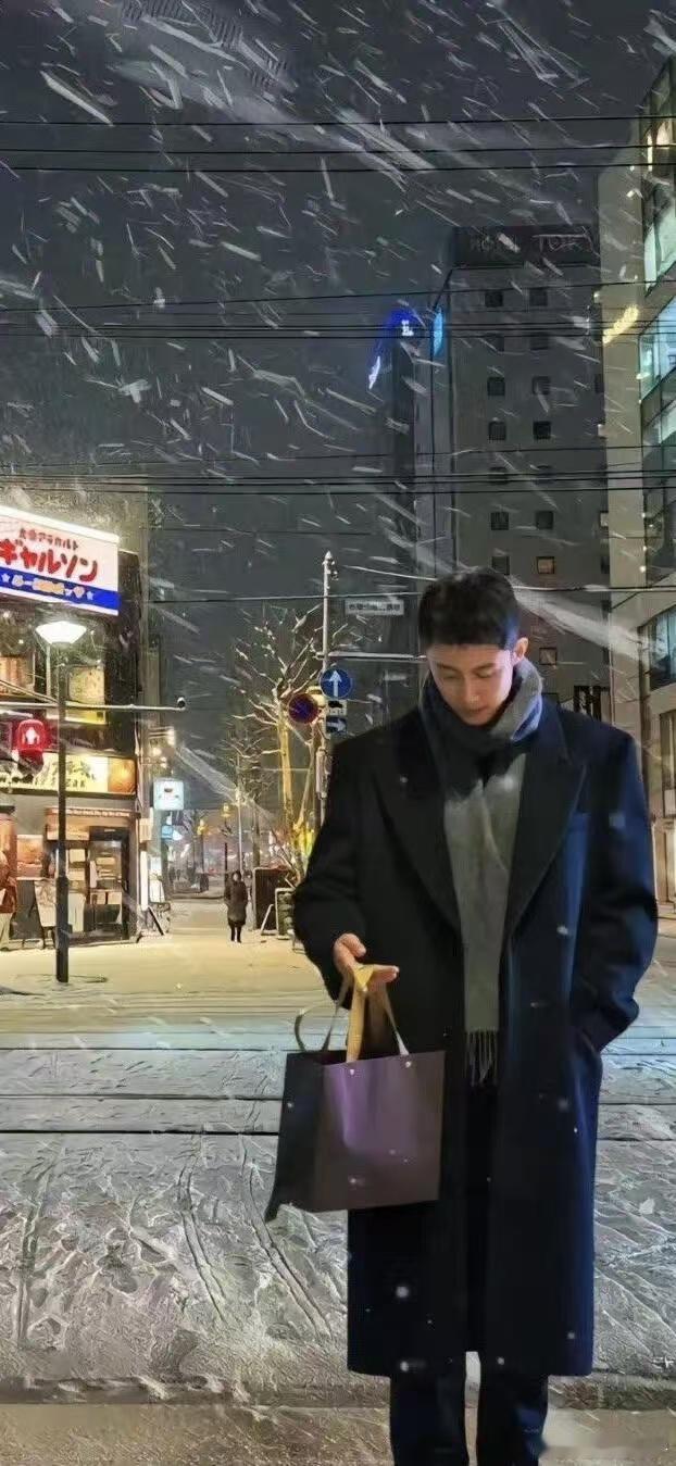 坏了对黄景瑜有刻板印象了黄景瑜告别制服演创业青年啦！跨年电影愿 ​​​