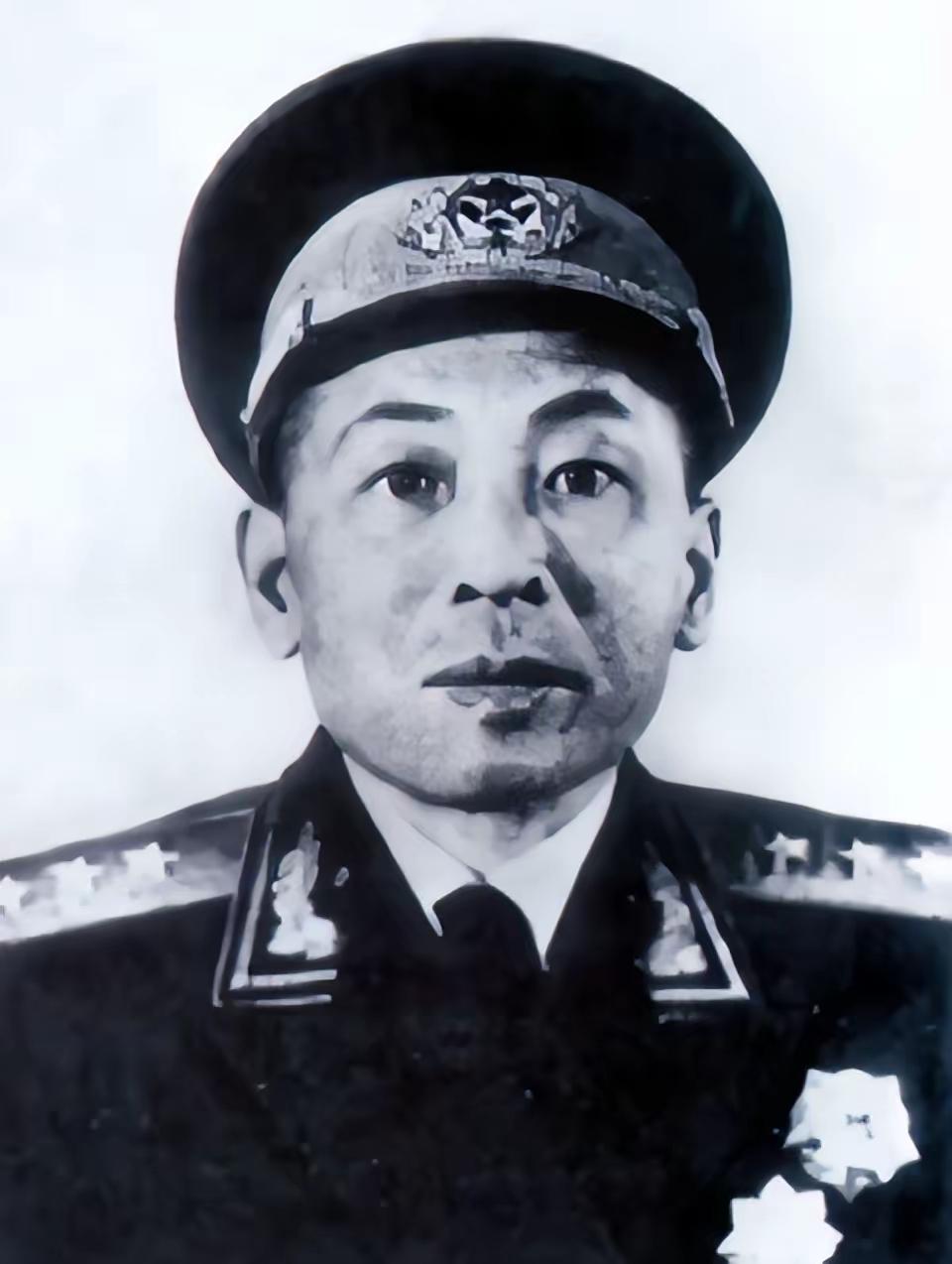 1985年，开国上将叶飞在病榻上听闻小女儿叶之枫因泄露国家机密被捕，沉默良久后，