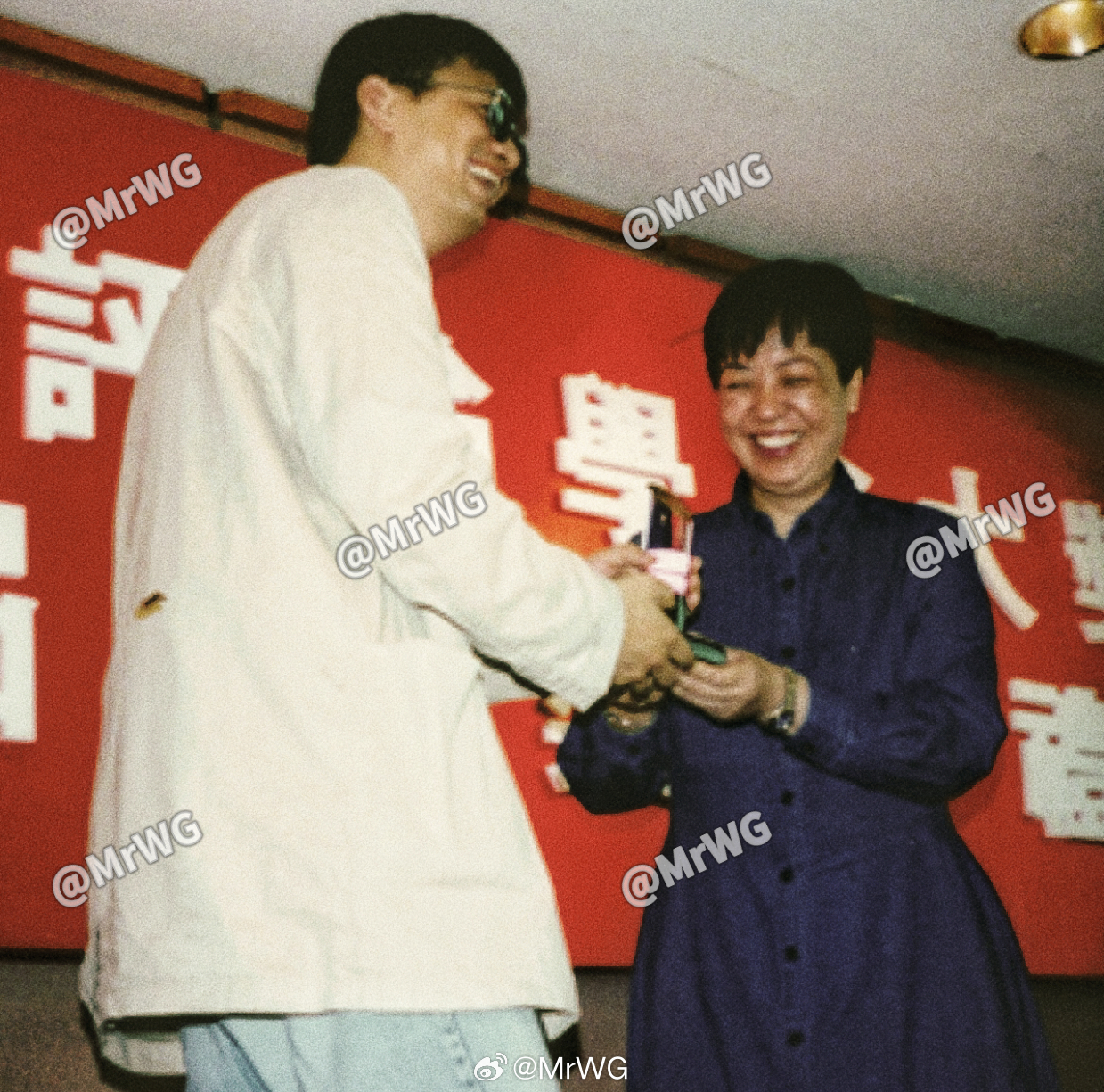 香港电影[超话]独家扫描 1995/2/17，第1届香港电影评论学会大奖举办，【