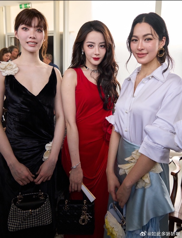 迪丽热巴LingOrm合照迪丽热巴LingOrm合照，好养眼的画面啊[拜托] ​