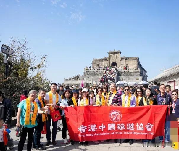  香港中国旅游协会率200多名游客来衡阳，与南岳衡山签约，将与南岳衡山形成联动，