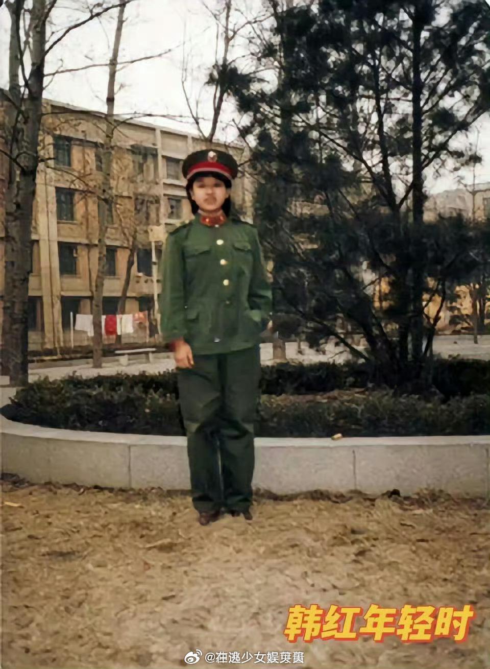 韩红自曝曾经是校花，看了她18岁照片后，果然没骗人 