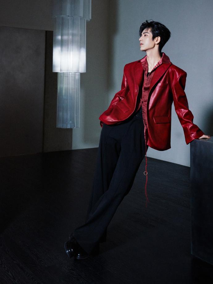 张凌赫撷取秋日光韵张凌赫发布会现场照  张凌赫发布会现场照，张凌赫撷取秋日光韵，