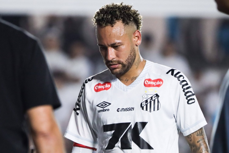 又伤了🤕巴媒：内马尔接受韧带重建手术的左膝疼痛，或缺席比赛11月23日讯 据巴