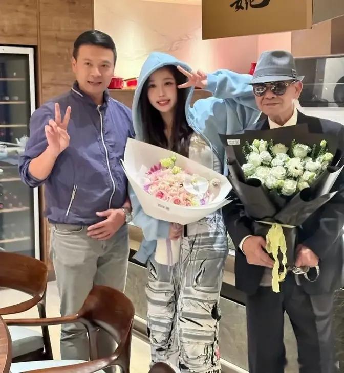 #虞书欣带爷爷去成都找林大厨#《中餐厅8》算是成就了虞书欣和林述巍大厨这对忘年交