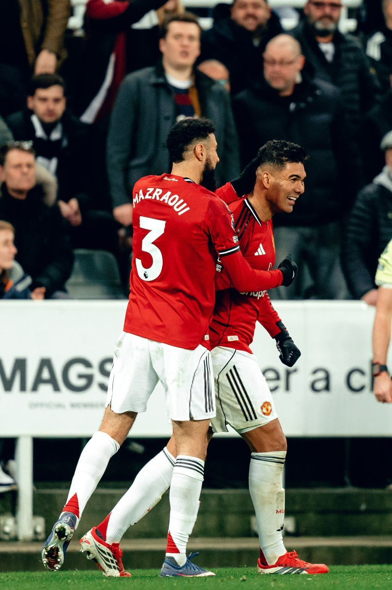 客场遭绝杀！卡里克执教曼联首败，8战6胜战绩被打破英超第29轮，曼联客场1-2不