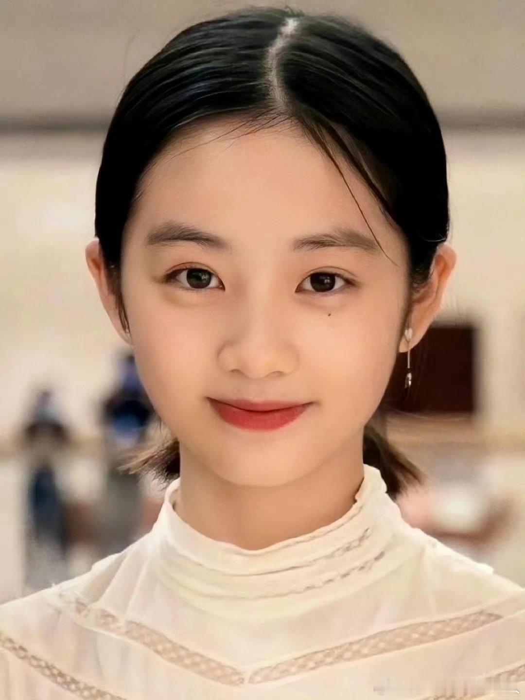 黄多多一出道便是王炸黄磊的资源和人脉黄多多一出道便是王炸，黄磊的资源和人脉太强了