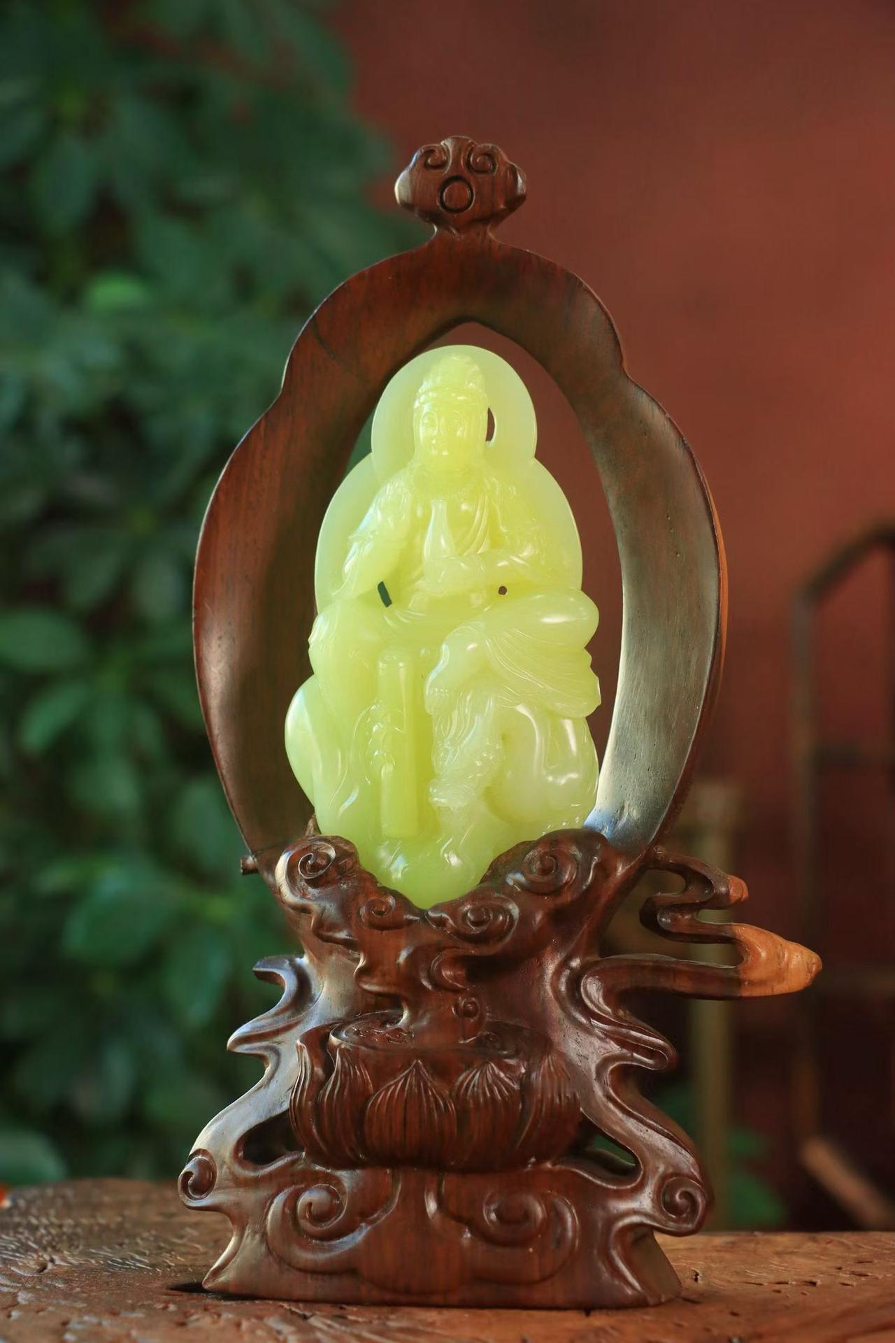 〈御龙观音·黄口·摆件〉

精选新疆和田若羌黄口，鸡油黄，大师精雕，油润度十足～