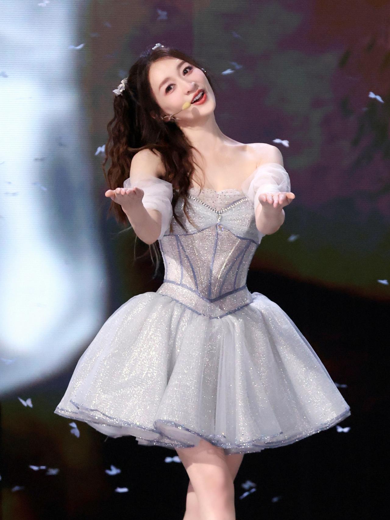 《乘风2026》谢娜齐思钧让姐姐们预判自己的一公舞台的排名时，王濛特别拽：乘风值