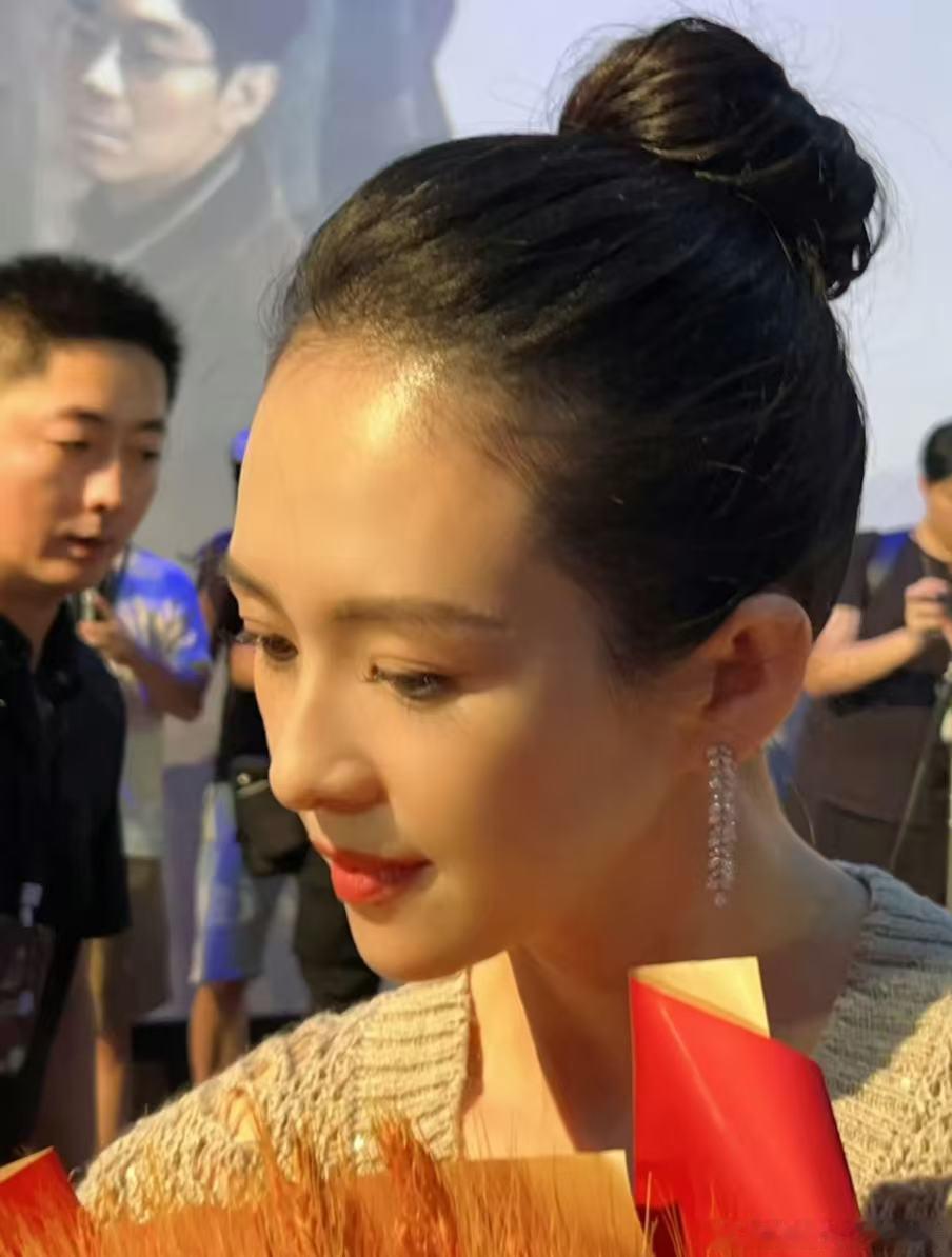 这才是不需要所谓高颅顶氛围发型修饰的完美头骨。 ​​​