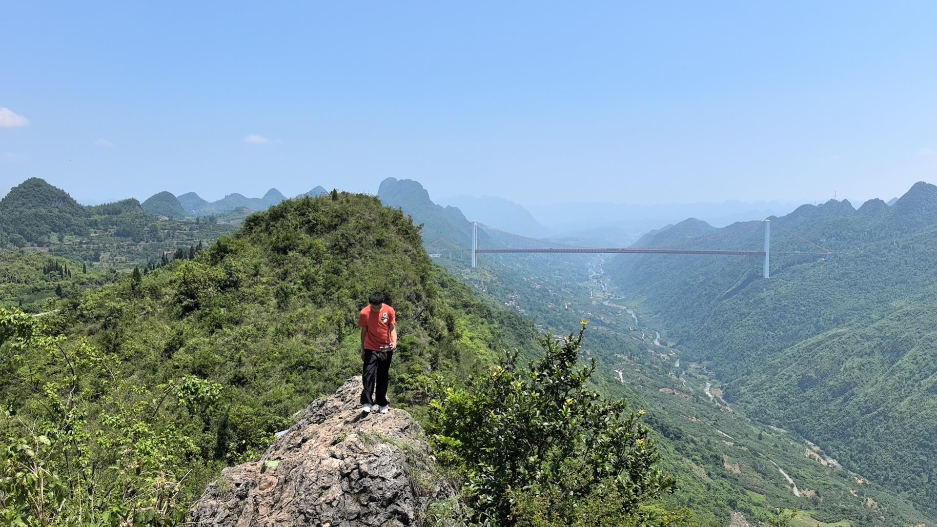 实在不行，蔚来和理想的高管们约定时间场地实测一下，请另外两个垂媒汽车之家和易车，