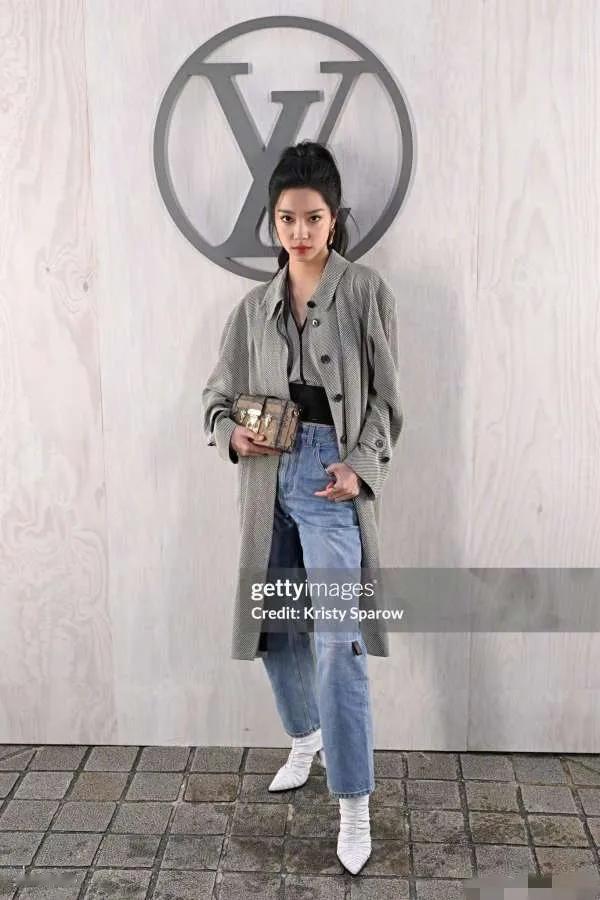 新版射雕的黄蓉原来长这个样子啊！

肖战版黄蓉的扮演者庄达菲，在巴黎时装周上的照