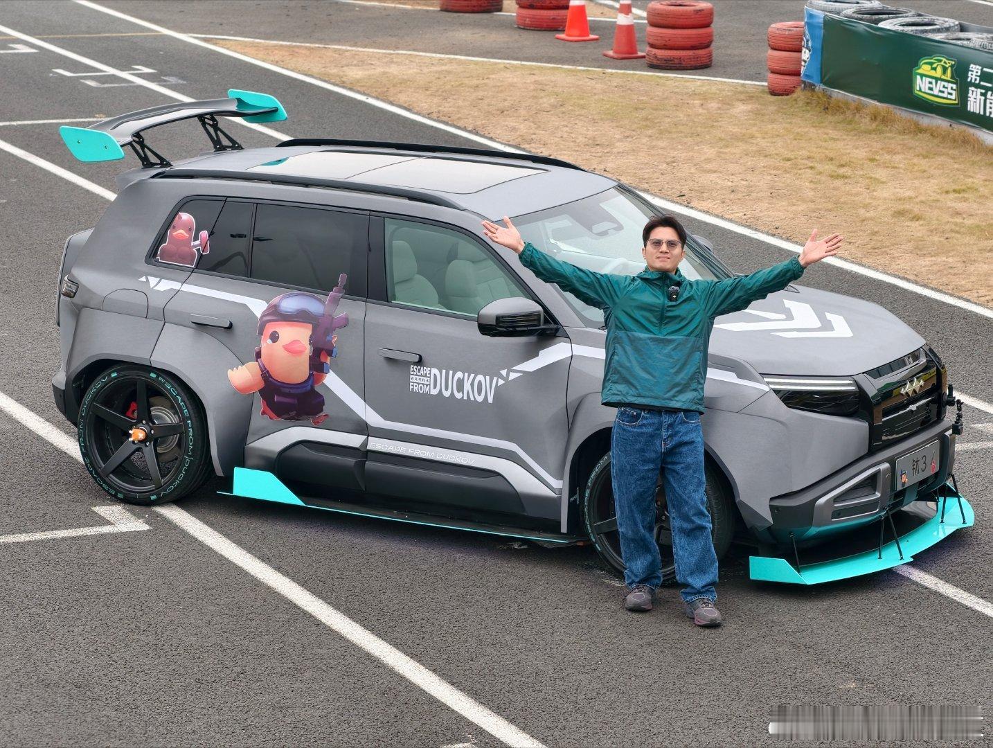 今天适宜下赛道听说老板今天强得可怕不知道有车损没回来切磋一下呀 