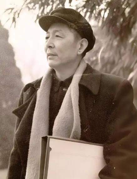 被严重低估的新中国艺术巨匠！一手撑起《东方红》舞台美学
 
孟宪成（1929年1