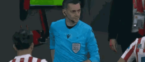 欧冠 欧冠的裁判确实不惯着巴萨，连续2场比赛2张红牌，享受不到西甲的待遇也让巴萨