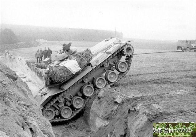 “戈兰壕”逼退铁甲洪流！
位于叙以边界、总面积为1176平方公里的戈兰高地形似一