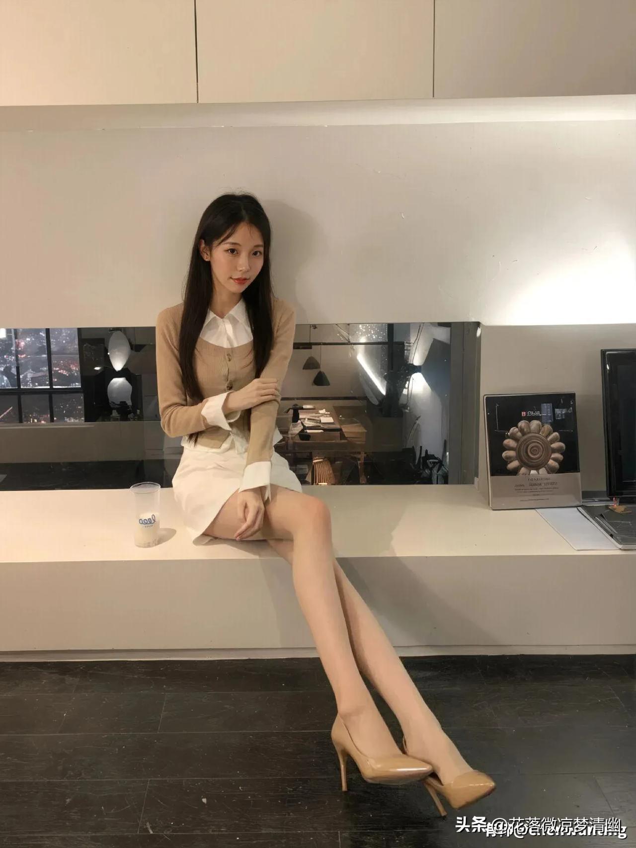 都市少女风穿搭，优雅又迷人！点点关注不迷路 甜美气质美女、 清纯美女气质佳 性感