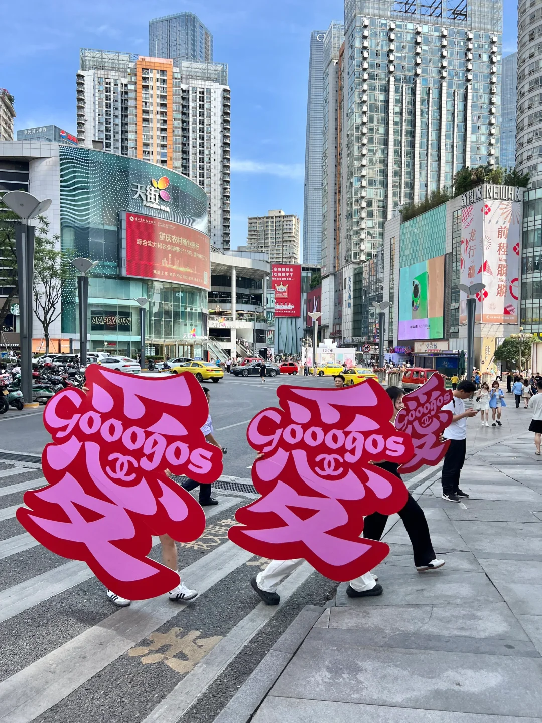 羡慕重庆的城市氛围。。太太太太领先了。。。。