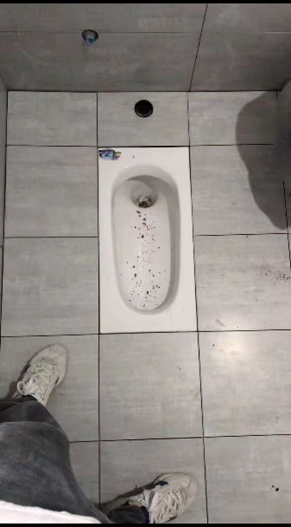 蹲便器的尺寸。选择蹲便器，首先注意安装尺寸，否则，影响后期贴砖，要达到...