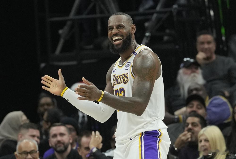 [NBA]詹姆斯32+7+6福克斯31+7 湖人客场险胜国王
北京时间12月22