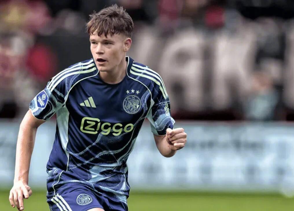 荷兰国际足球著名记者Tim van Duijn、荷兰电信报等多家媒体的最新报道，