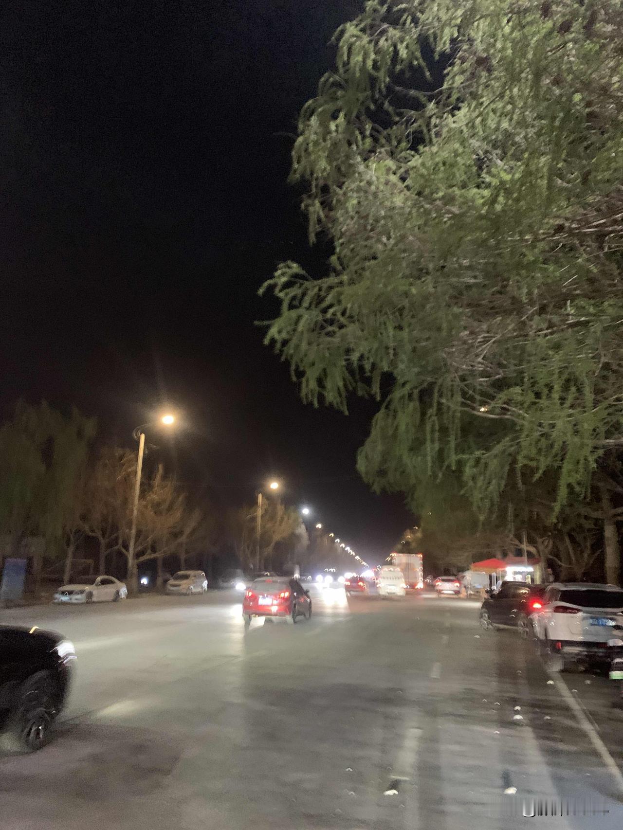 夜跑打卡，今天妥妥的6公里，每天晚上保持优良的锻炼习惯，夜跑，跑出健康，跑出人生